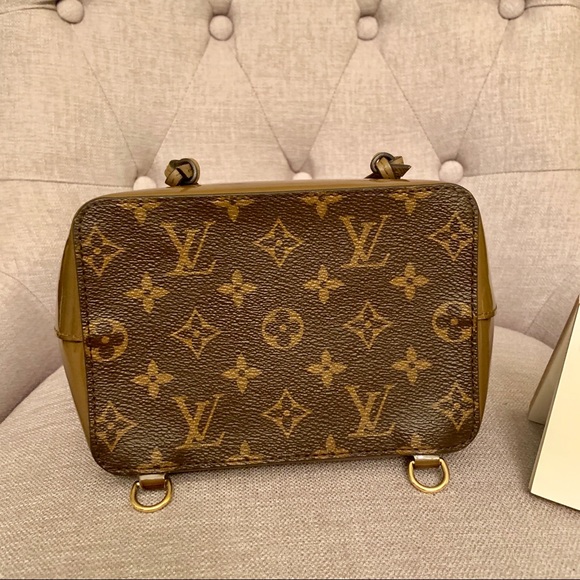 SOLD! Louis Vuitton Hot Springs Backpack!🖤. - Picture 4 of 8